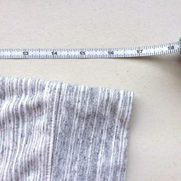 ☆☆SOLD☆☆ Banana Republic Heather Gray Sweatshirt - Picture 5 of 7